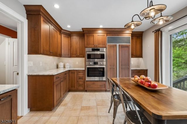 27 Hillside Ter, New Providence Boro, NJ 07901