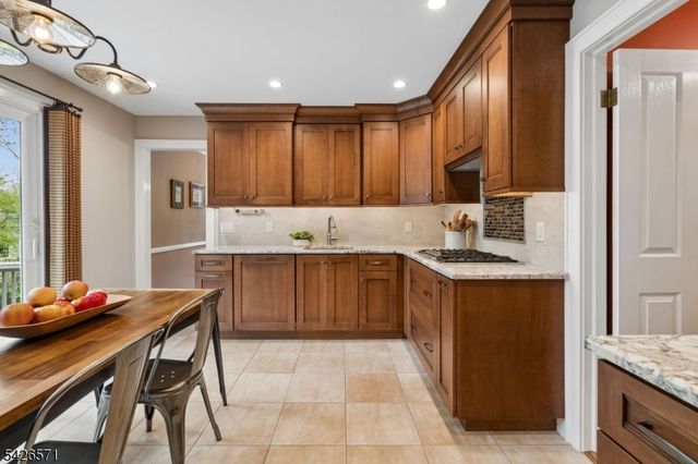 27 Hillside Ter, New Providence Boro, NJ 07901