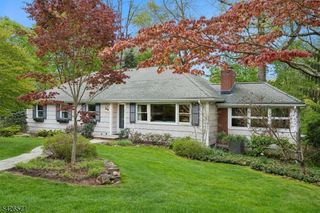 27 Hillside Ter, New Providence Boro, NJ 07901