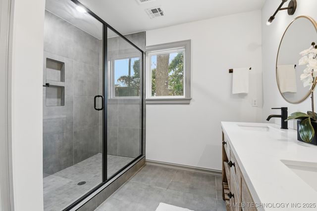 2550 E 17th Street, Tulsa, OK 74104