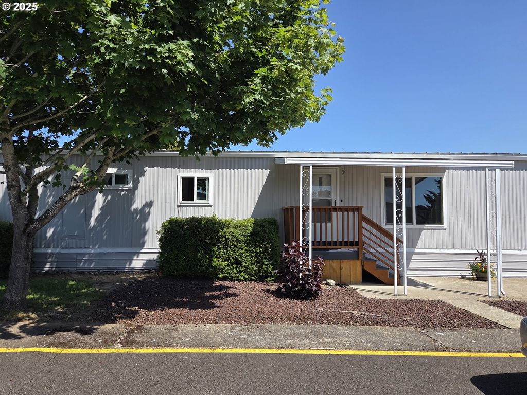 2902 E 2ND St 37, Newberg, OR 97132