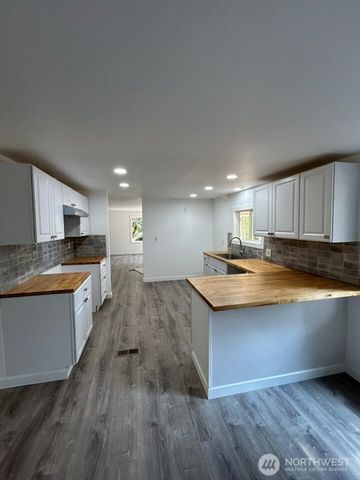 21 E North Lake Drive, Shelton, WA 98584