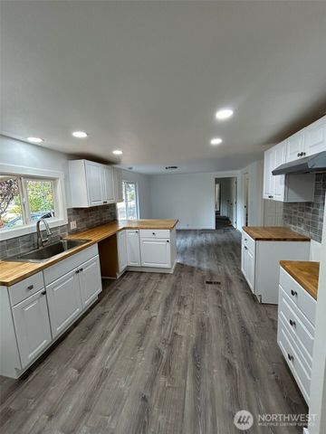 21 E North Lake Drive, Shelton, WA 98584