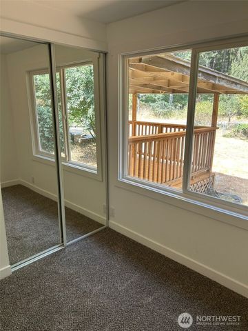 21 E North Lake Drive, Shelton, WA 98584