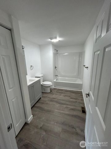 21 E North Lake Drive, Shelton, WA 98584