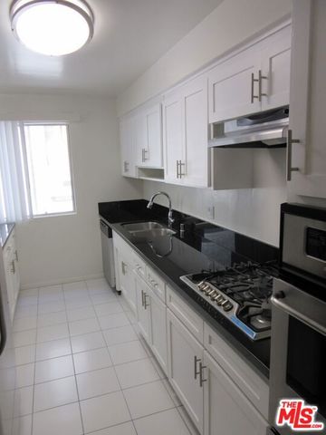 537 San Vicente Boulevard, Santa Monica, CA 90402