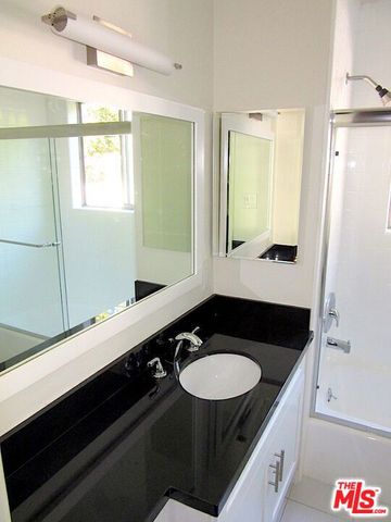 537 San Vicente Boulevard, Santa Monica, CA 90402