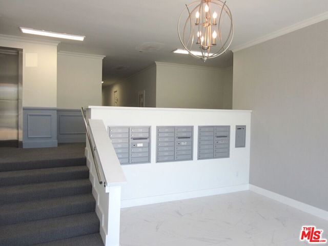 537 San Vicente Boulevard, Santa Monica, CA 90402