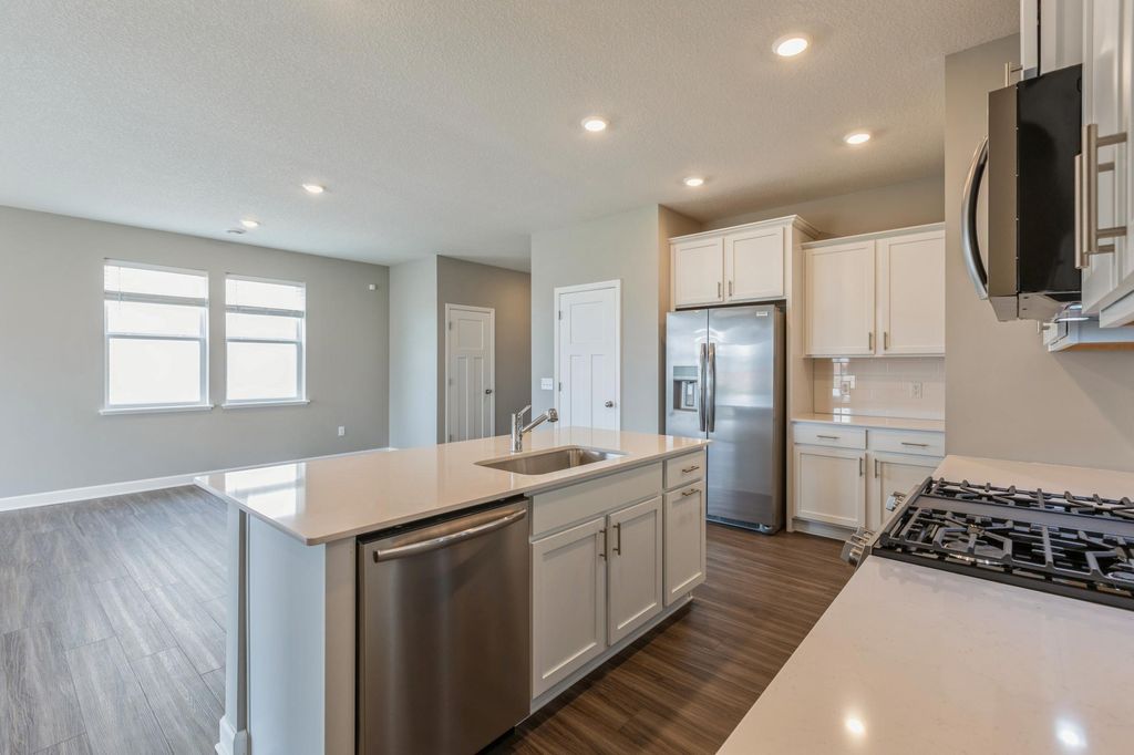22436 Isla Way, Rogers, MN 55374