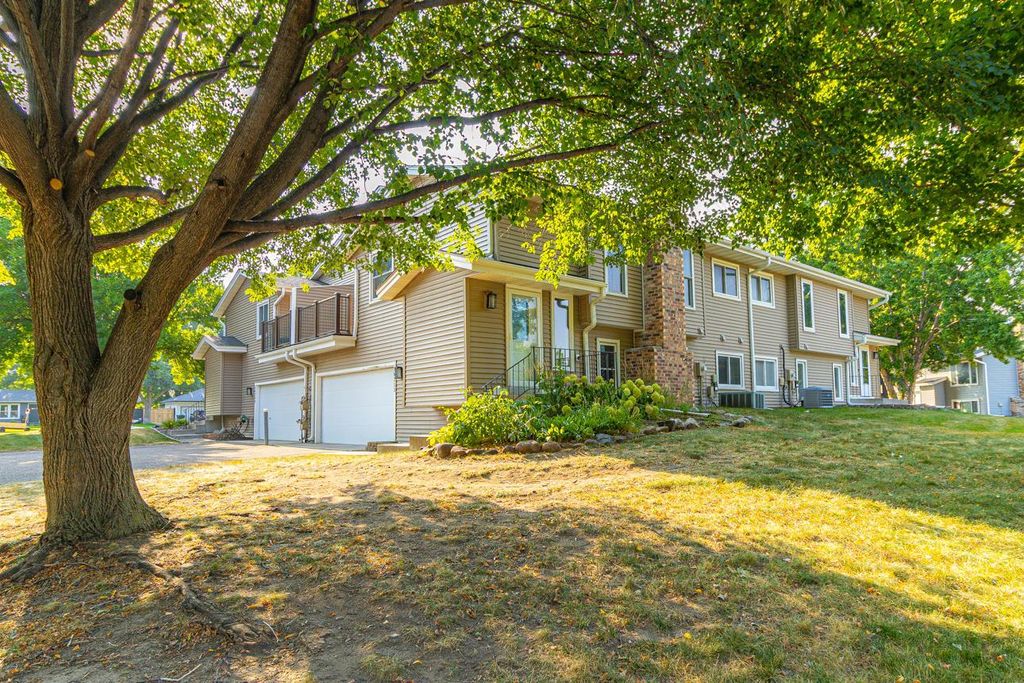 16211 Flagstaff Court S, Lakeville, MN 55068