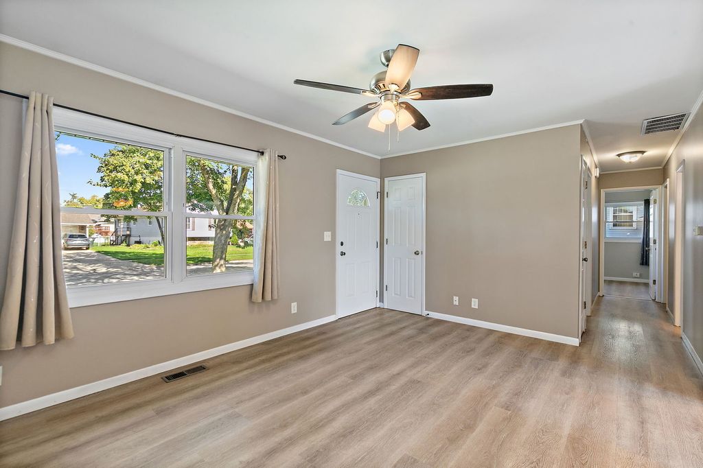 403 Krause Avenue, Streamwood, IL 60107 — photo 3