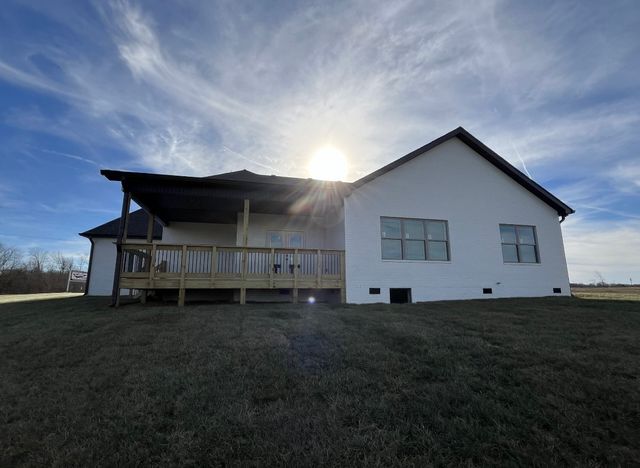 1015 Linder Ridge Rd, Woodlawn, TN 37191