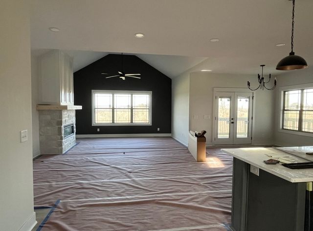 1015 Linder Ridge Rd, Woodlawn, TN 37191