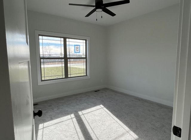 1015 Linder Ridge Rd, Woodlawn, TN 37191