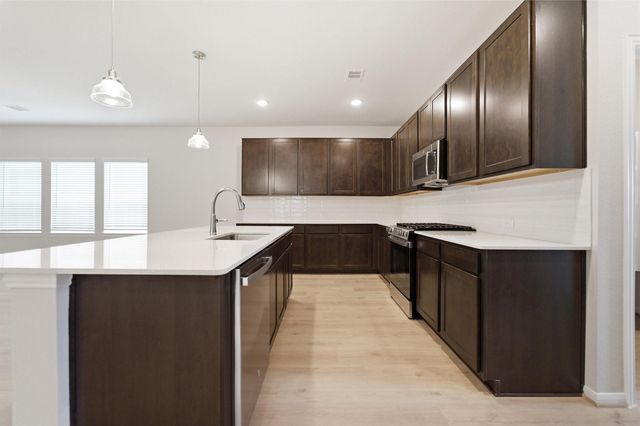 768 Red Mulberry Street, La Marque, TX 77568