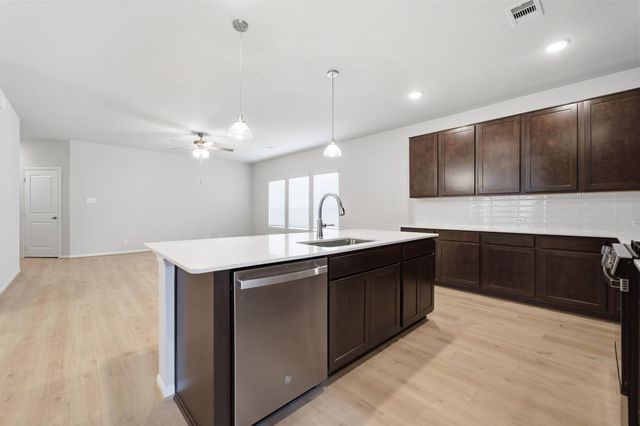 768 Red Mulberry Street, La Marque, TX 77568