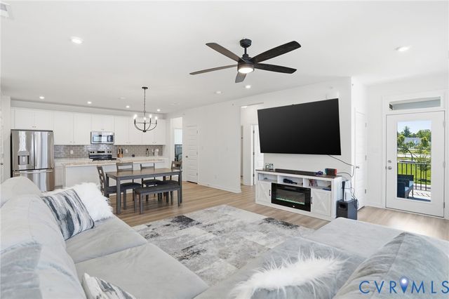 3813 Maze Runner Dr, Midlothian, VA 23112