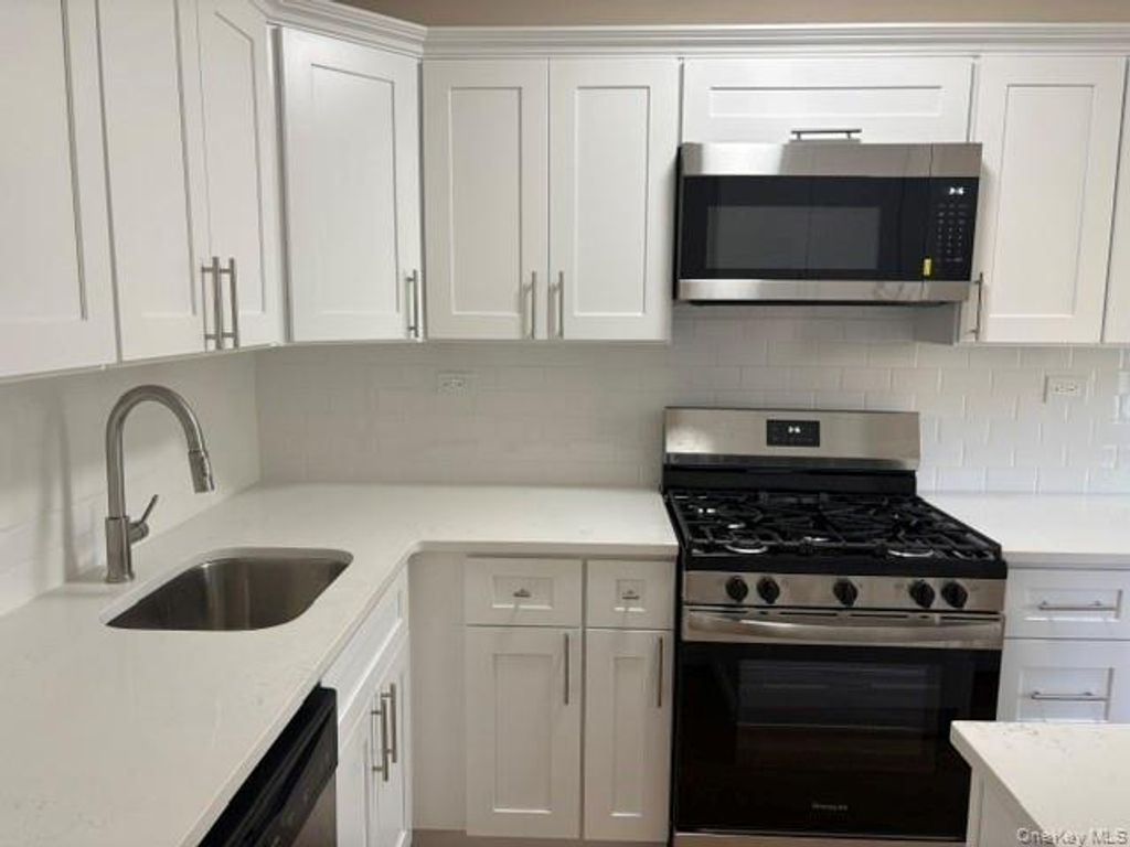 152-72 Melbourne Avenue 1D, Flushing, NY 11367 — photo 2