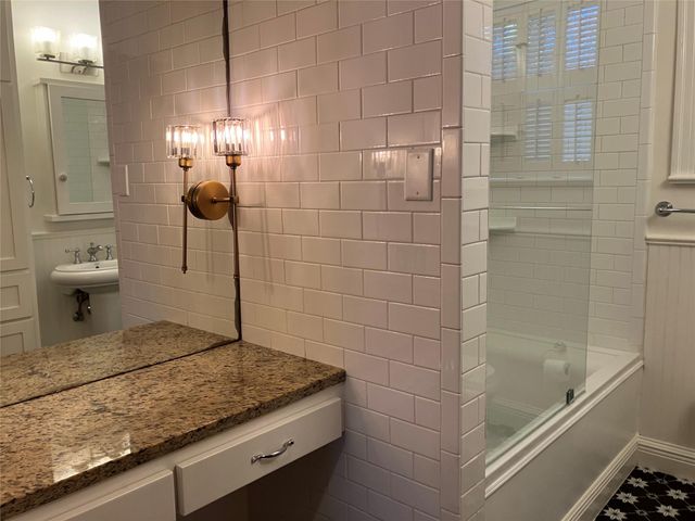 1916 W 39th ST, Austin, TX 78731