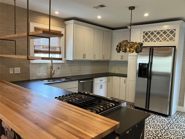 1916 W 39th ST, Austin, TX 78731