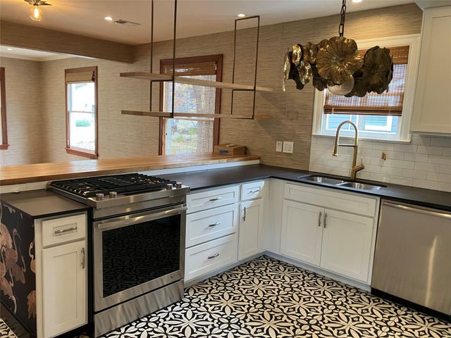 1916 W 39th ST, Austin, TX 78731