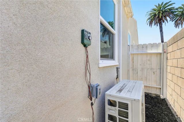 5924 Lewis Ave, Long Beach, CA 90805