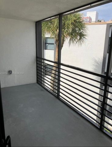 4060 N Hills Drive 31, Hollywood, FL 33021