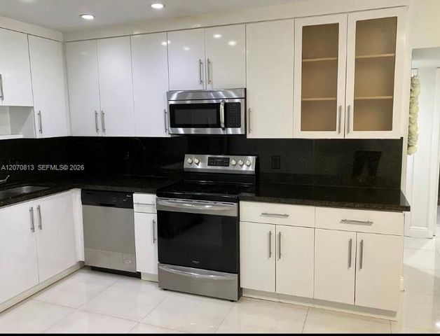 4060 N Hills Drive 31, Hollywood, FL 33021