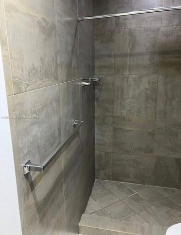 4060 N Hills Drive 31, Hollywood, FL 33021