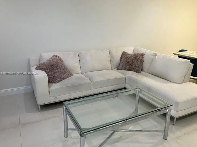 4060 N Hills Drive 31, Hollywood, FL 33021