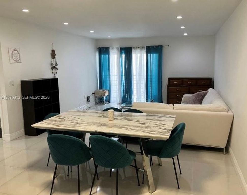 4060 N Hills Drive 31, Hollywood, FL 33021