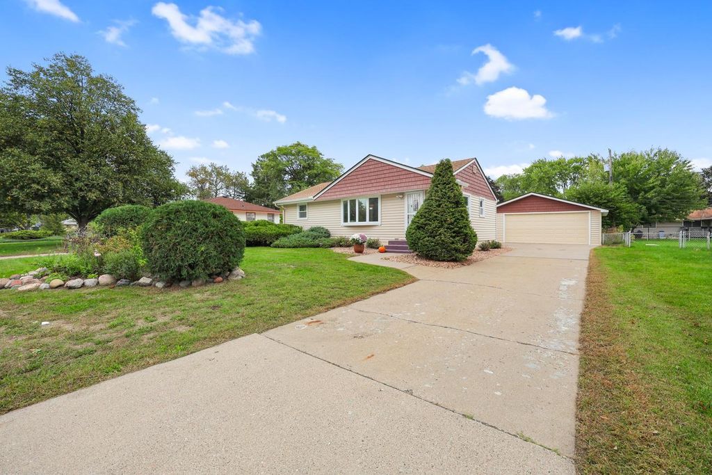6324 Lee Avenue N, Brooklyn Center, MN 55429 — photo 4