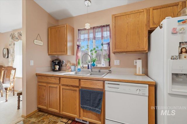 606 N Sterling St, Nampa, ID 83651