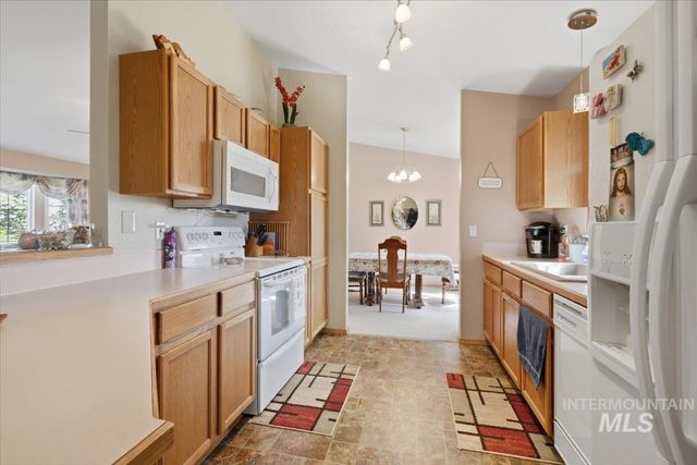 606 N Sterling St, Nampa, ID 83651