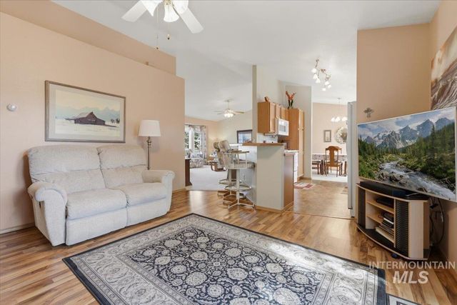 606 N Sterling St, Nampa, ID 83651