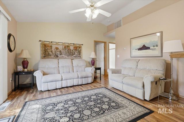 606 N Sterling St, Nampa, ID 83651