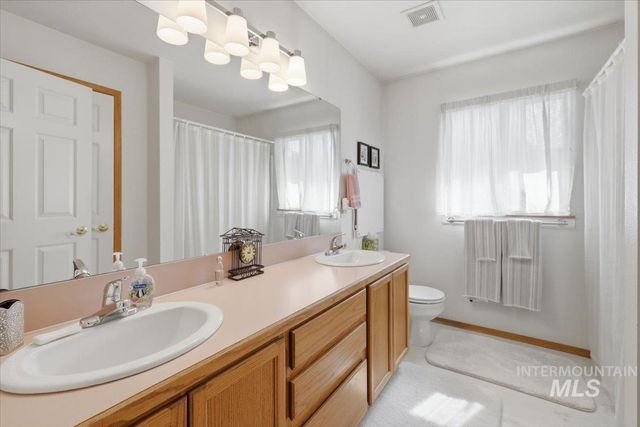 606 N Sterling St, Nampa, ID 83651
