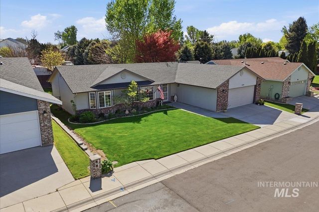 606 N Sterling St, Nampa, ID 83651