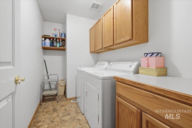 606 N Sterling St, Nampa, ID 83651