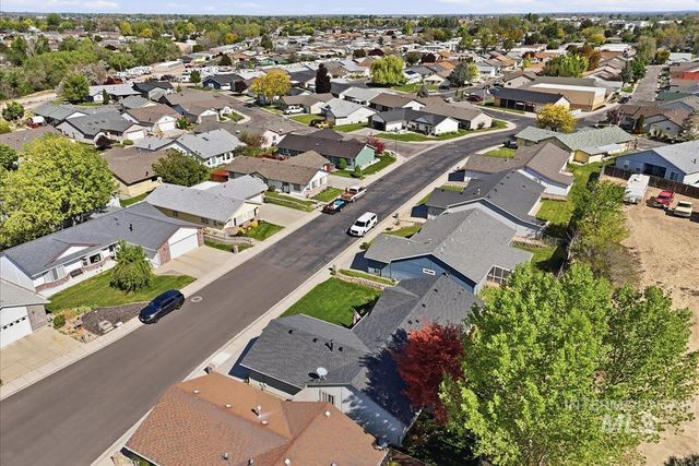 606 N Sterling St, Nampa, ID 83651