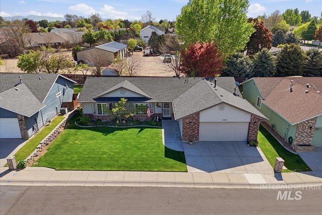 606 N Sterling St, Nampa, ID 83651