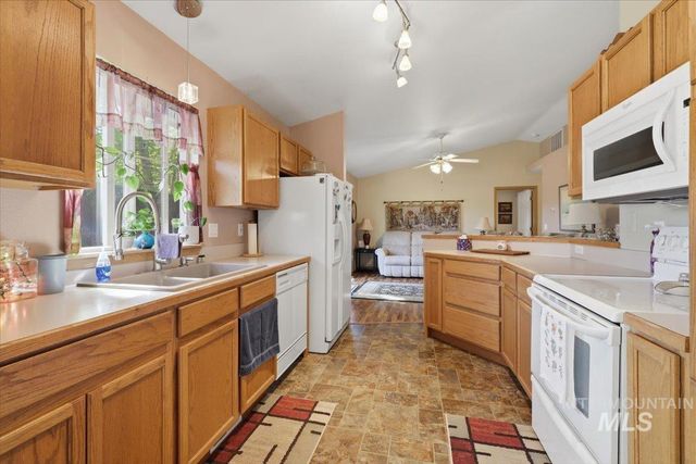 606 N Sterling St, Nampa, ID 83651