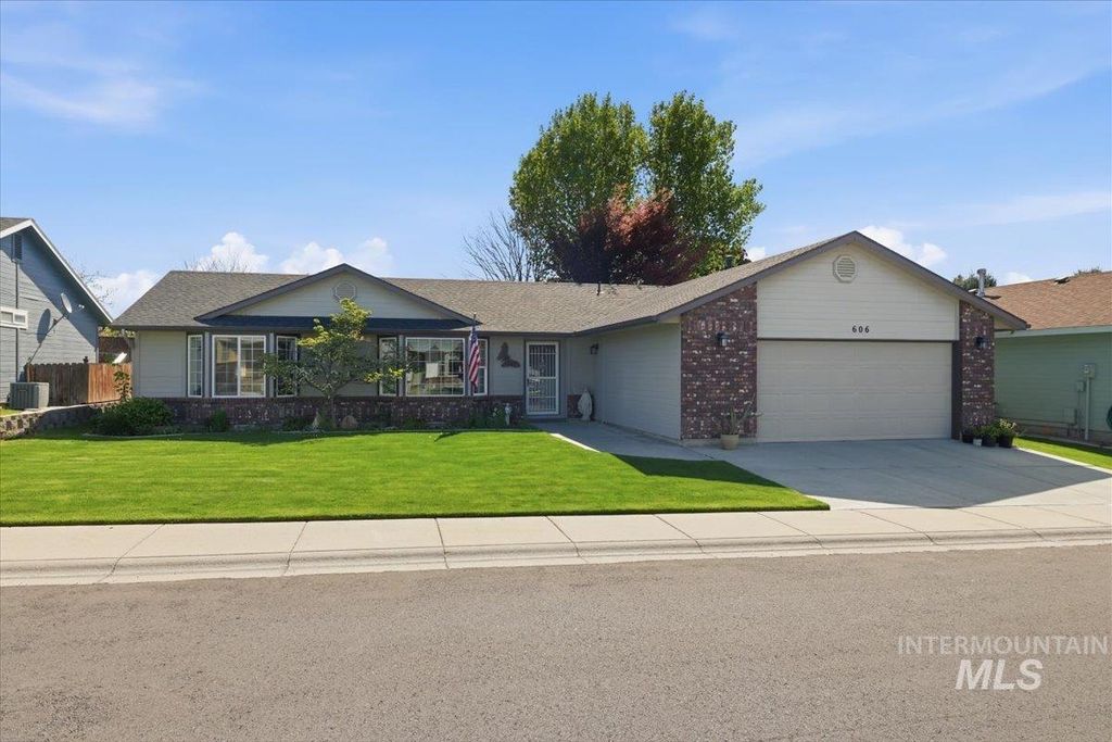 606 N Sterling St, Nampa, ID 83651