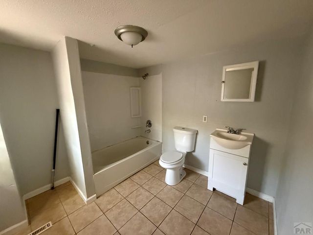 2405 W 15th St, Pueblo, CO 81003