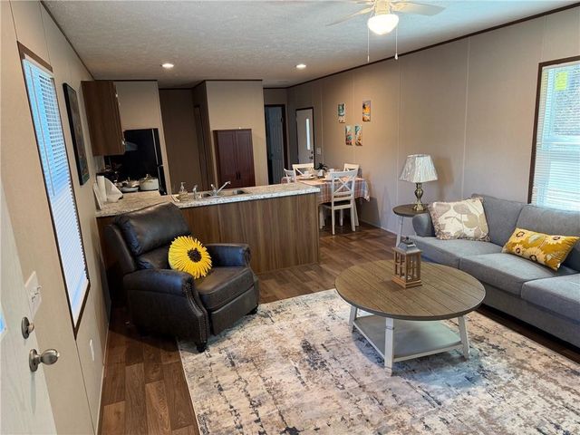 4719 HANDLEY Loop, Pineville, LA 71360