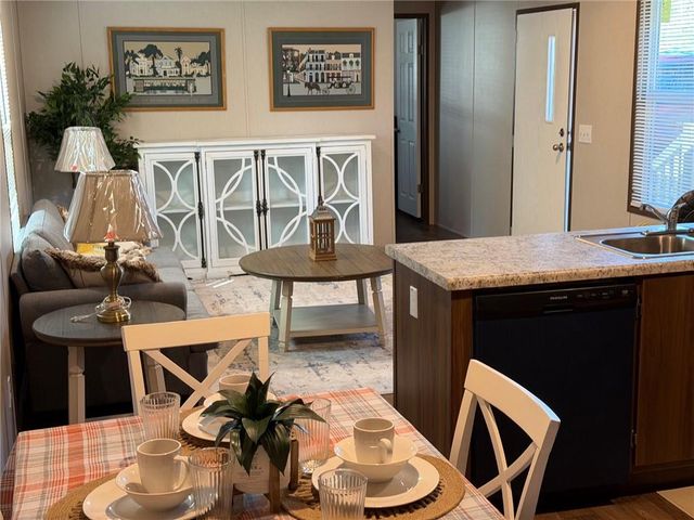 4719 HANDLEY Loop, Pineville, LA 71360