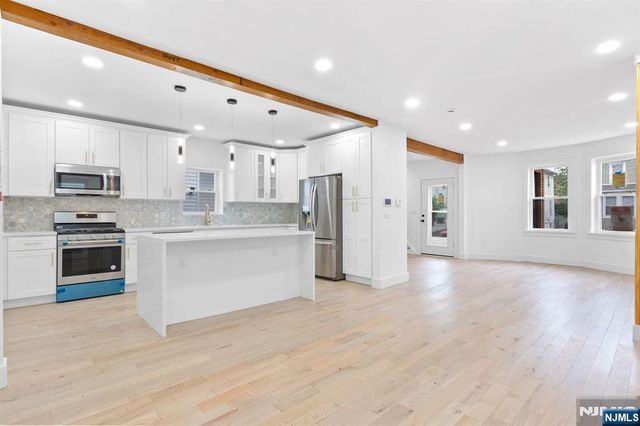 31 Cummings Street, Irvington, NJ 07111