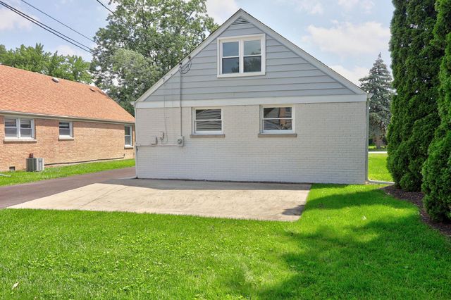 112 S Iowa Avenue, Addison, IL 60101
