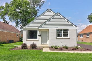 112 S Iowa Avenue, Addison, IL 60101