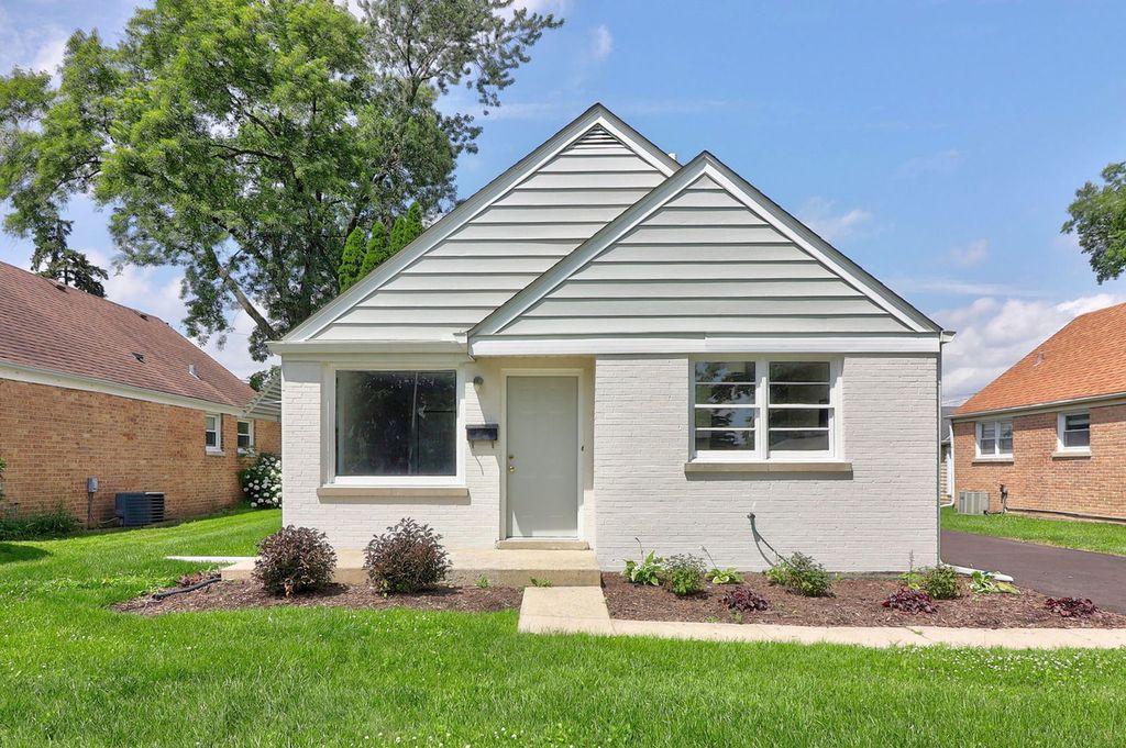 112 S Iowa Avenue, Addison, IL 60101